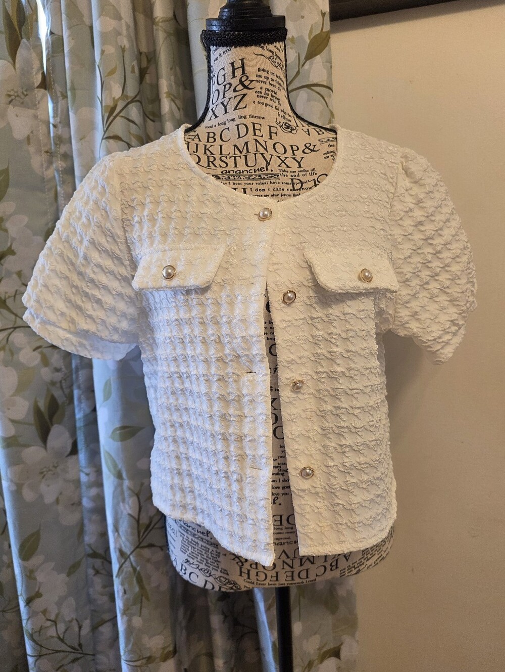 Short-Sleeve Textured White Jacket with Decorative Buttons